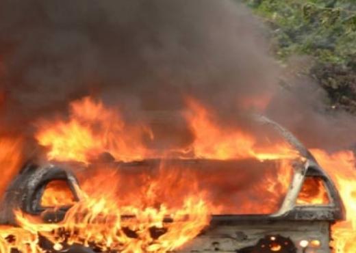 Gjirokastër, digjet makina e oficerit të  Policisë Rrugore. Detaje nga ngjarja në ‘Zinxhira’