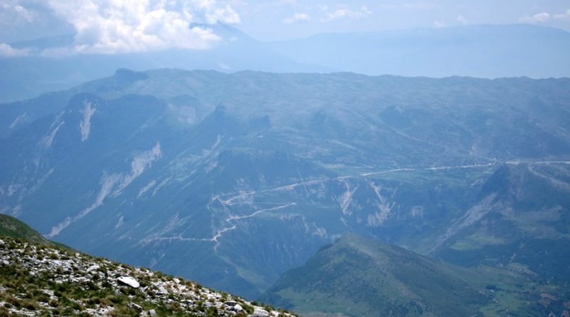 Vjen nga Tirana dhe ndërton pa leje në Zhapokikë, policia e kallëzon në Prokurori