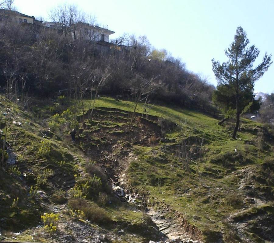 Nuk është vetëm pallati, në Gjirokastër rrezikojnë shembjen edhe 9 banesa të tjera. Ja në cilën lagje janë