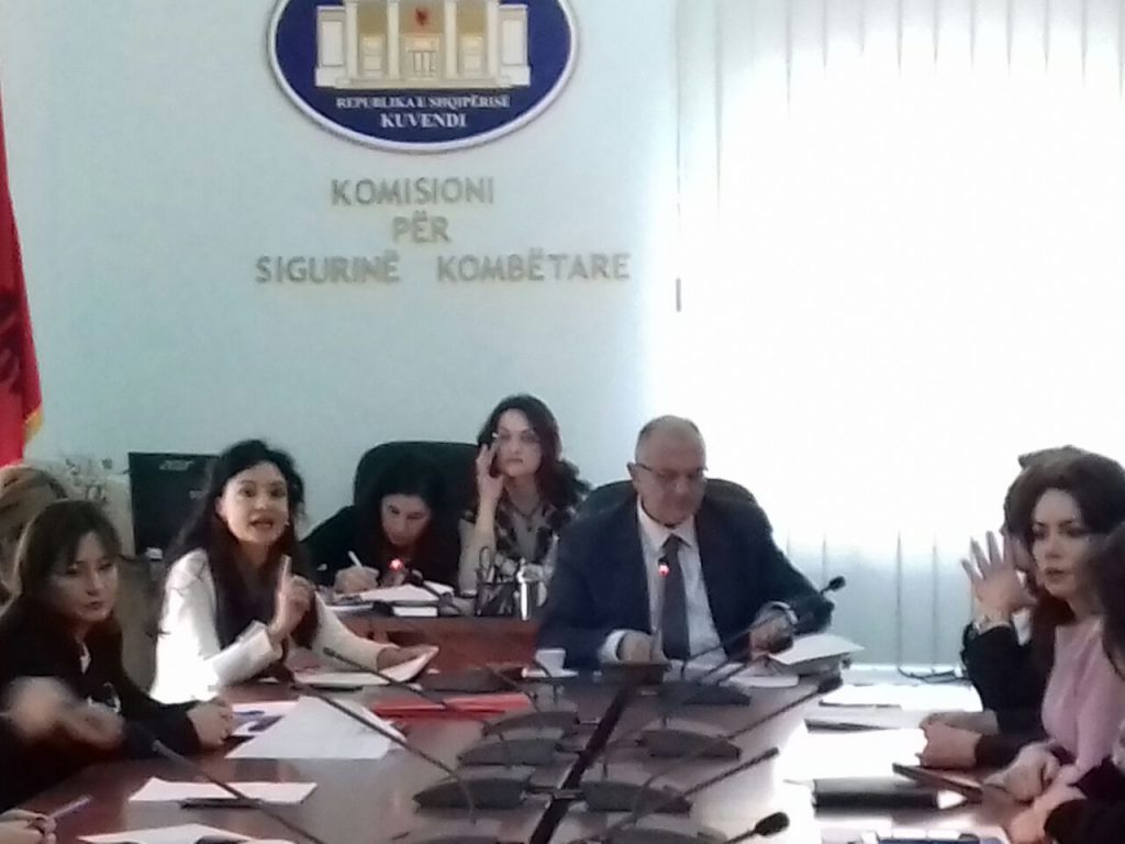 ‘Ju nuk jeni as burra’, plas sherri në komisionin ku janë dy deputetët e qarkut Gjirokastër