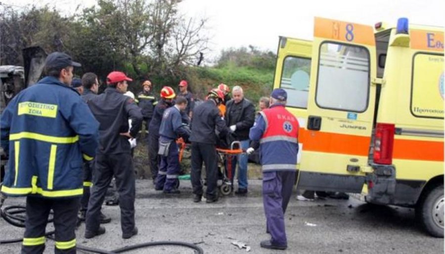 Aksident tragjik në Greqi, shuhet çifti shqiptar, plagoset vajza e tyre e mitur (FOTO)