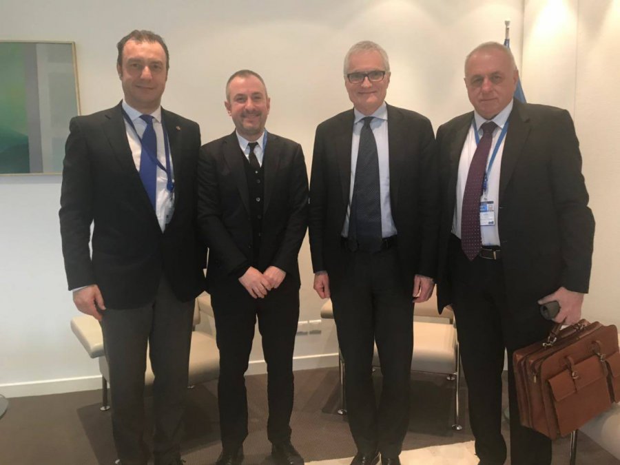 Vizita në Bruksel, deputeti i Gjirokastrës në ‘sherr’ me kolegun e vet. Ja çfarë ka ndodhur