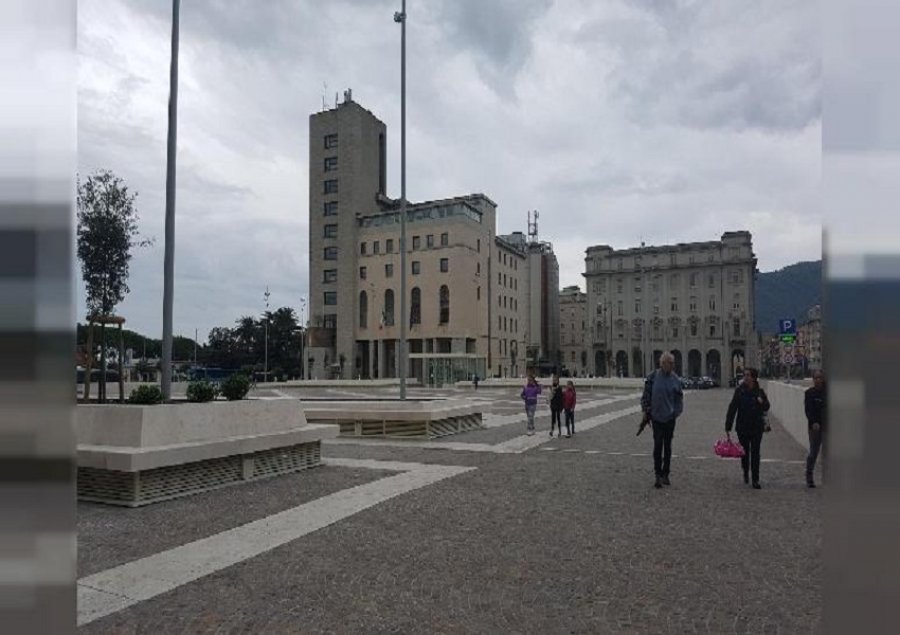 ‘Do digjem!’ E lyer me benzinë dhe me çakmak në dorë, alarmon shqiptarja