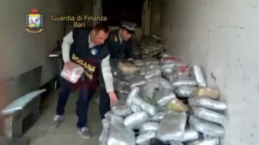 Lumë droge nga Shqipëria, kapen 800 kg kanabis në Itali