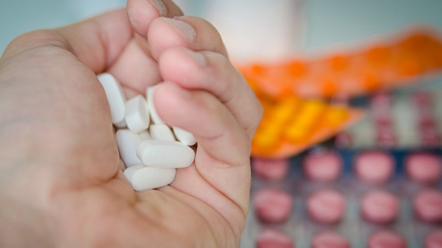 Shqiptarët të sëmurë, importi i ilaçeve kap rekordin në vitin 2017