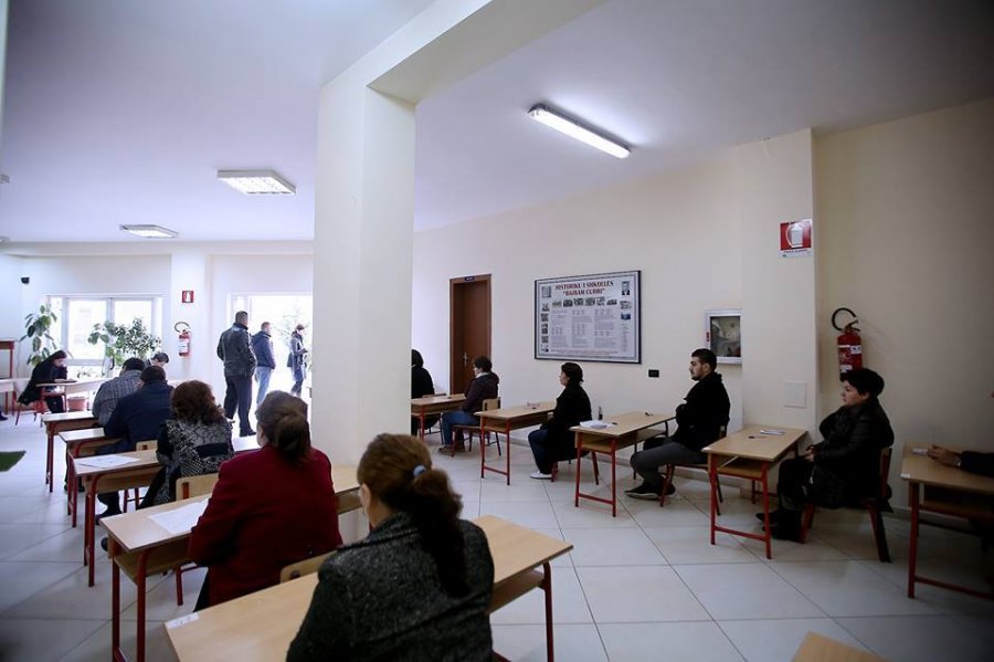 Çfarë duhet të bëjnë mësuesit me kontratë, për të ruajtur vendin e punës