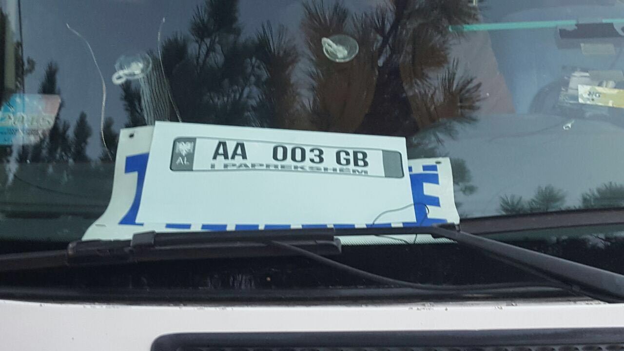 Simpatizantët e PD-së dhe LSI-së nga Gjirokastra bëjnë rrugën bashkë, nisen drejt Tiranës për protestë