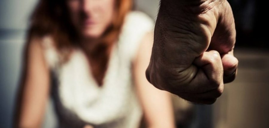 I moshuari i shkon në shtëpi kunatës, por ajo që bën është e rëndë