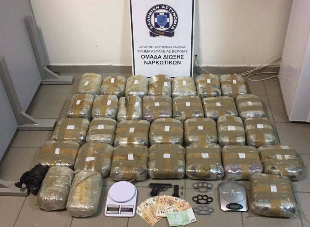 Arrestohen dy vëllezër shqiptarë në Selanik, u kapen me drogë e armë