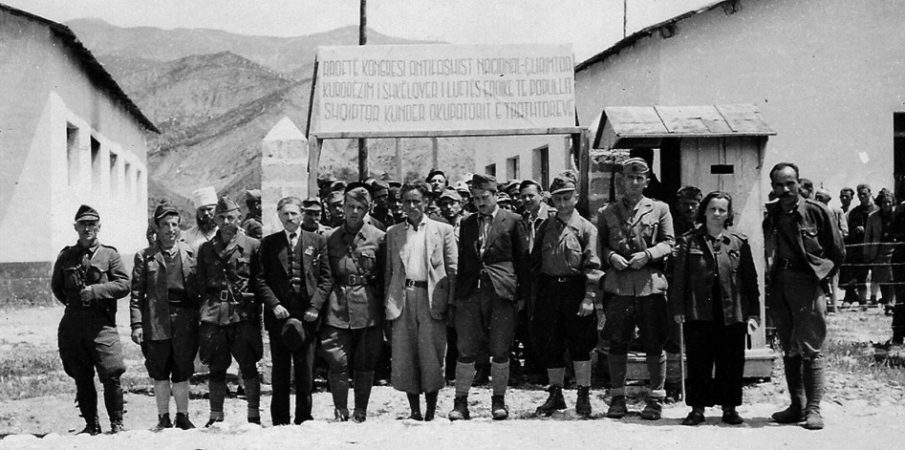 Historiania angleze: Enver Hoxha do vritej në nëntor 1944, ja kush e shpëtoi