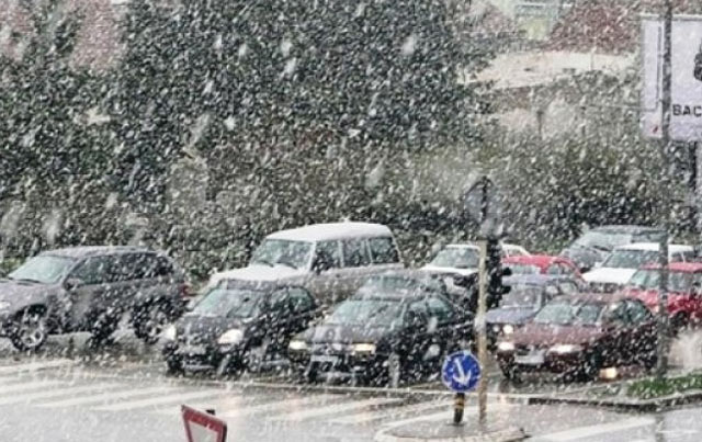 Fundjava sjell dëborë dhe reshje shiu