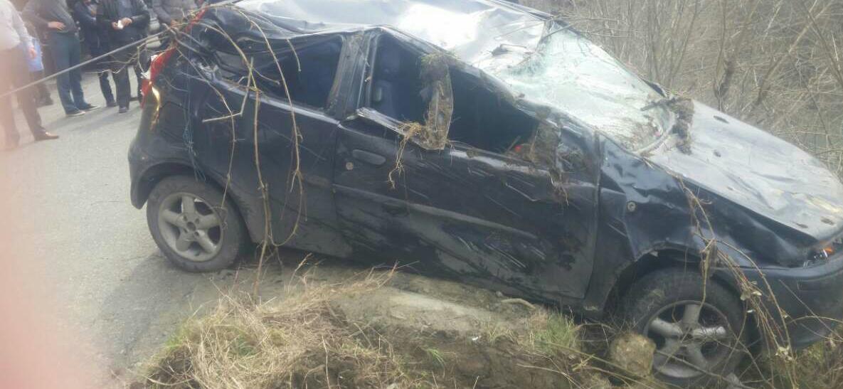 Aksident në Gjirokastër/ Makina del nga rruga, plagosen tre femra