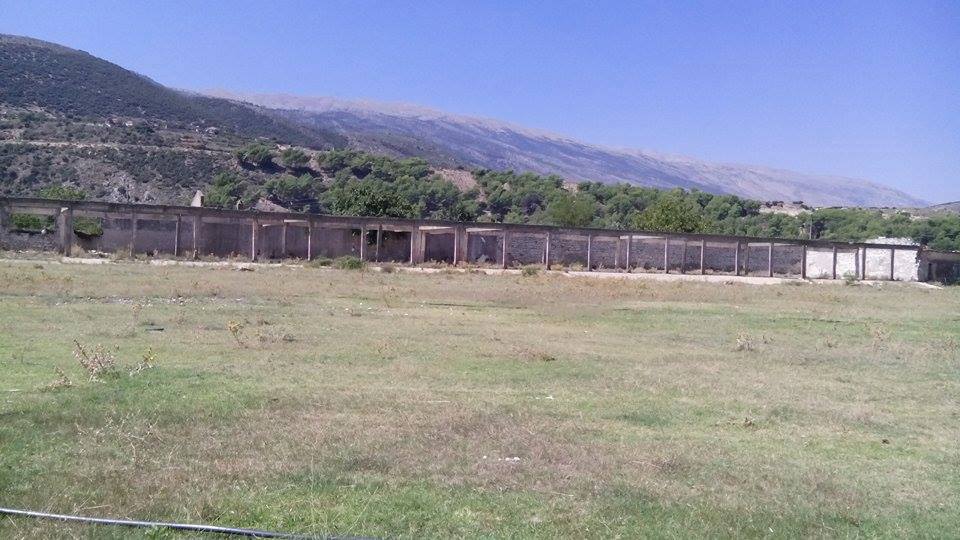 Raporti rrënqethës për kampin e Tepelenës: Njerëzit i mbajnë të zhveshur veç se janë nga veriu