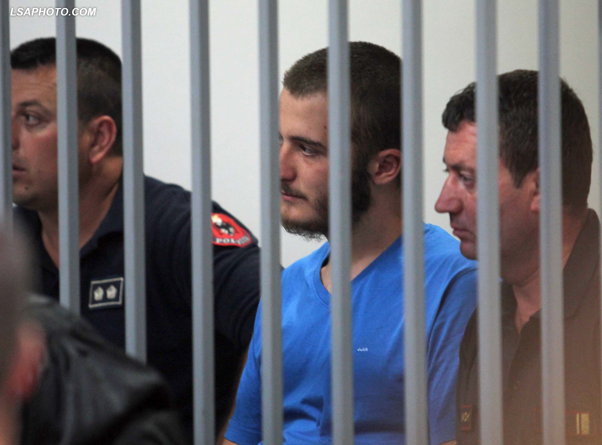 Gruaja nga Lazarati ‘shpërthen’ me akuza në gjykatë, tregon se si policia i vodhi lekët në shtëpi