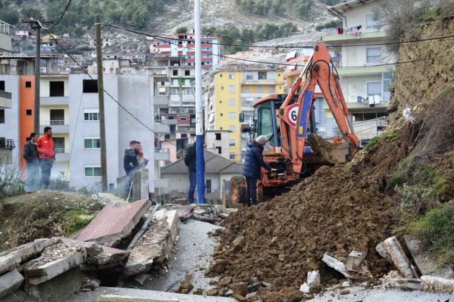 Shteti dorëzohet për rrëshqitjen e dheut në Gjirokastër, Bashkia ia beson privatit. Ja tenderi 6.5 miliionë lekë