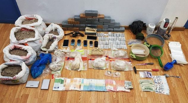 “Mjeshtra” të përpunimit të kokainës, arrestohet çifti