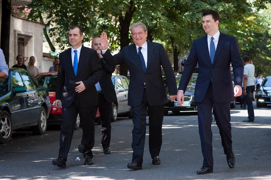 Eduard Selami: Basha është i dështuar, por zgjidhja nuk është rikthimi i Berishës