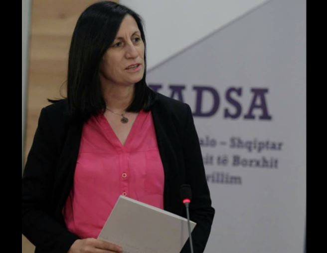 Luiza Mandi i përgjigjet Tritan Shehut: Shiko investimet që janë bërë këto 3 vite në Libohovë, mos u hidhni hi syve njerëzve