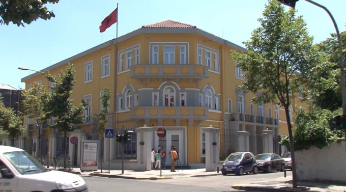 Kontrolloni diplomat, 86 copë të ‘Kristalit’ janë të pavlefshme. E konfirmon Ministria e Arsimit