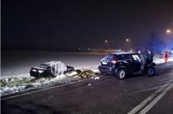 Përplas për vdekje gruan dhe largohet, vetëdorëzohet në Polici