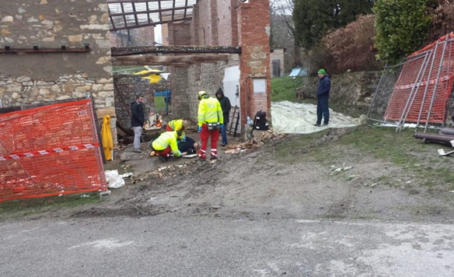 Aksident në punë, shqiptari bie nga çatia e ndërtesës