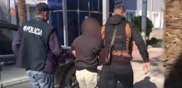 Kapet 500 kg kanabis, dy policë në pranga