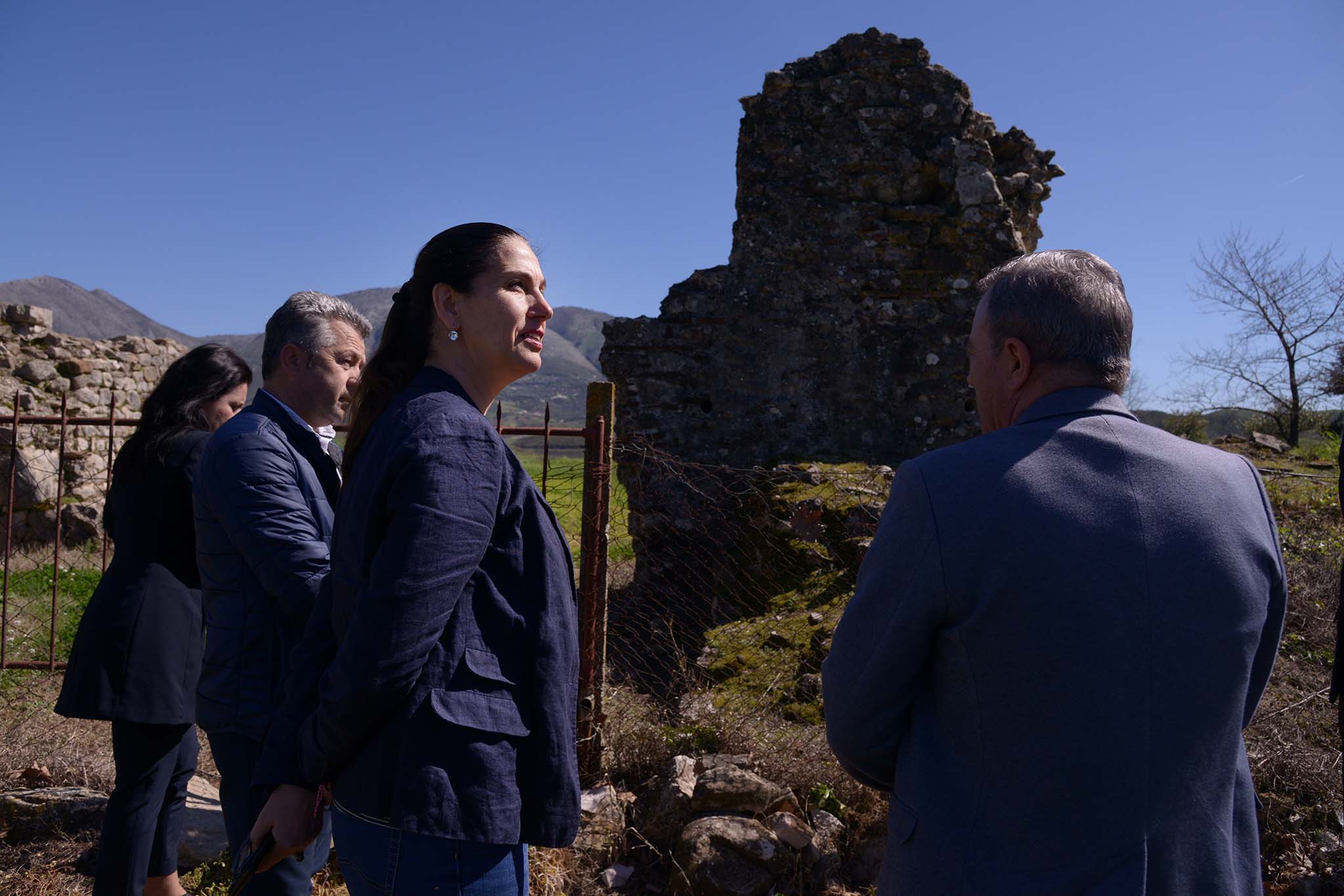 Ofertat e reja turistike në objektet e kultit, Kumbaro inspekton kishën në Mesopotam dhe  xhaminë në  Rusan (FOTO)