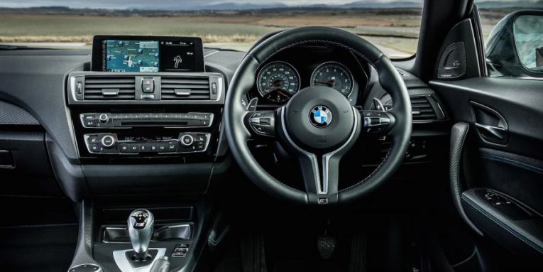 Tërhiqet qeveria, ja çfarë do të ndodhë me makinat e vjetra dhe ato me timon në krahun e kundërt