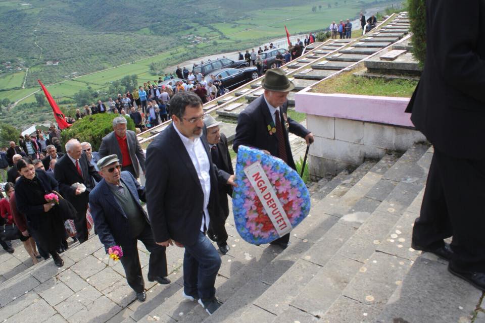 5 Maji, Bledi Çuçi bën homazhe për dëshmorët e Tepelenës. Tërmet Peçi e çon në familje veteranësh