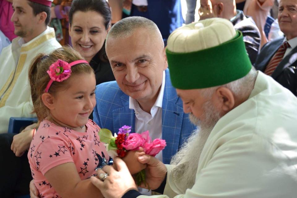 Vizita në Gjirokastër, Meta shkon edhe në Kolonjë te festa e Baba Fetahut (FOTO)