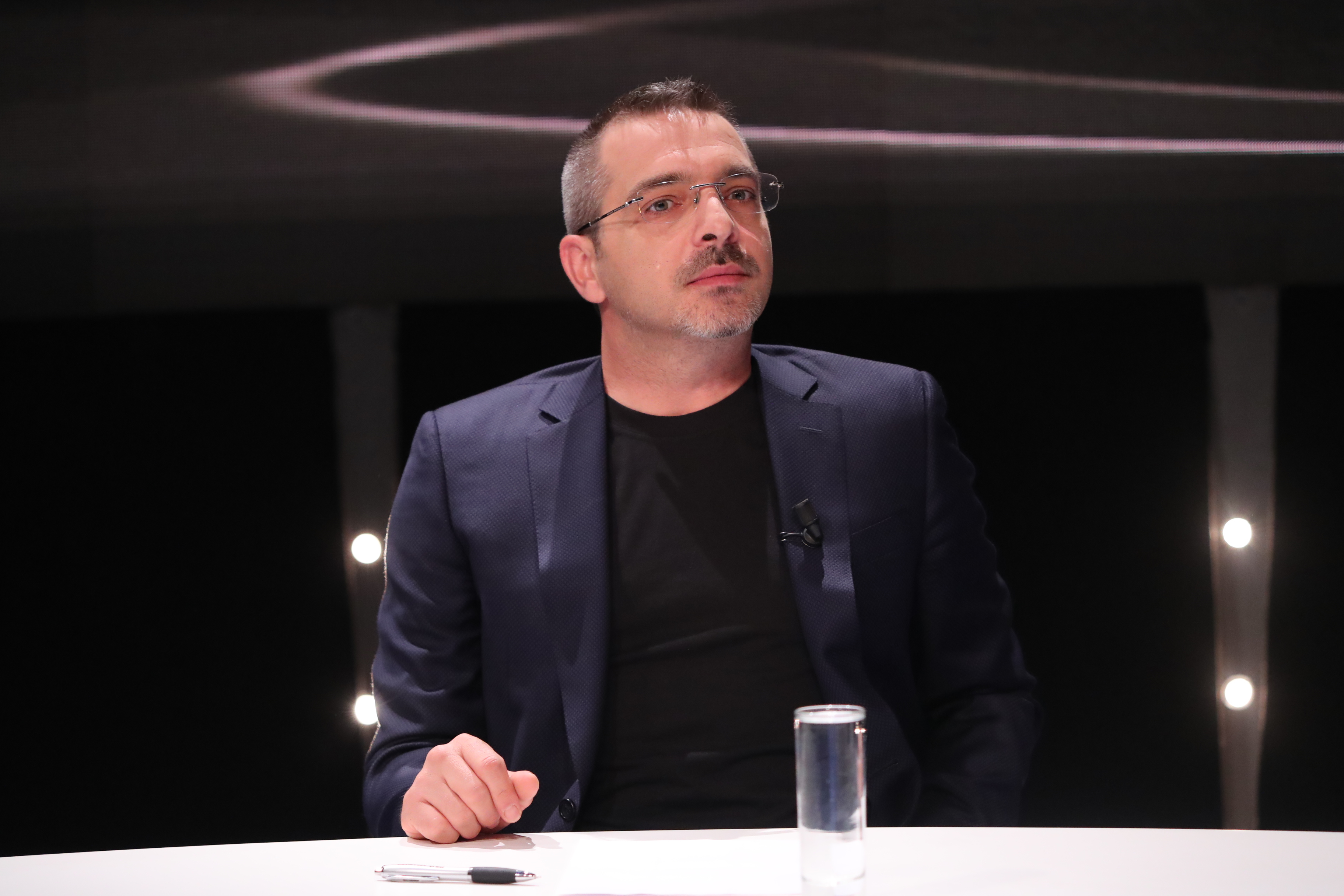 ‘Bomba’ e gazetarit: Tahiri të mos flasë, i rrezikohet jeta…. Po foli ai bie qeveria