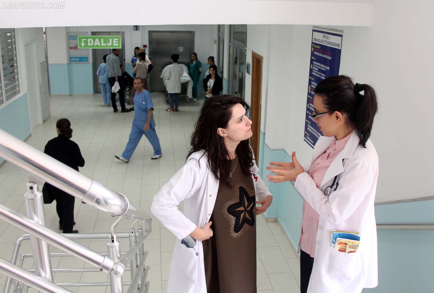 Vendimi i ministrisë alarmon infermierët e diplomuar me sistemin e vjetër 4-vjeçar: Ulje pagash dhe rikthim në shkollë…