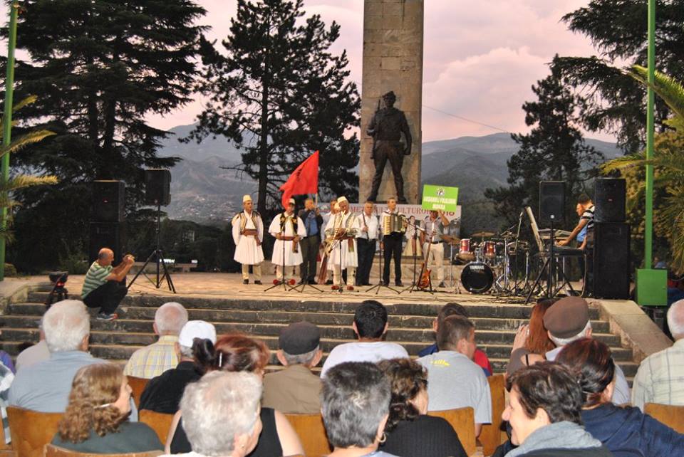‘Përmeti Multikulturor’, qyteti i trëndafilave ‘ndizet’ nga festivali i përvitshëm (FOTO)