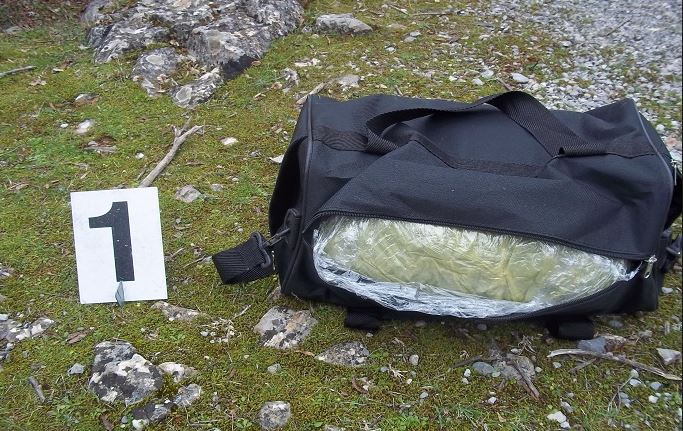 Trafik kanabisi me çantë në kufirin me Greqinë, dy të arrestuar