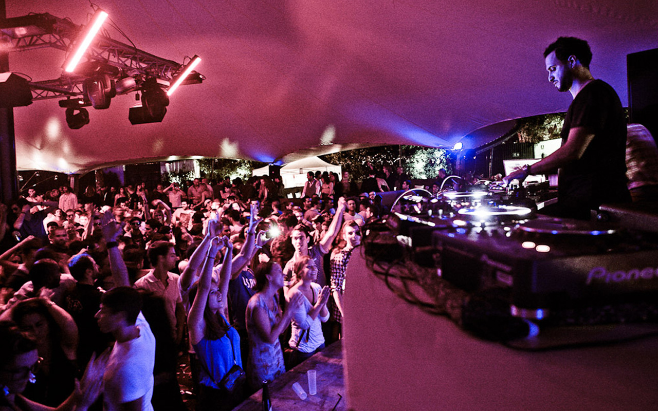 ‘Kala Festival’, shihni çfarë bëhet në plazhet e jugut (VIDEO)