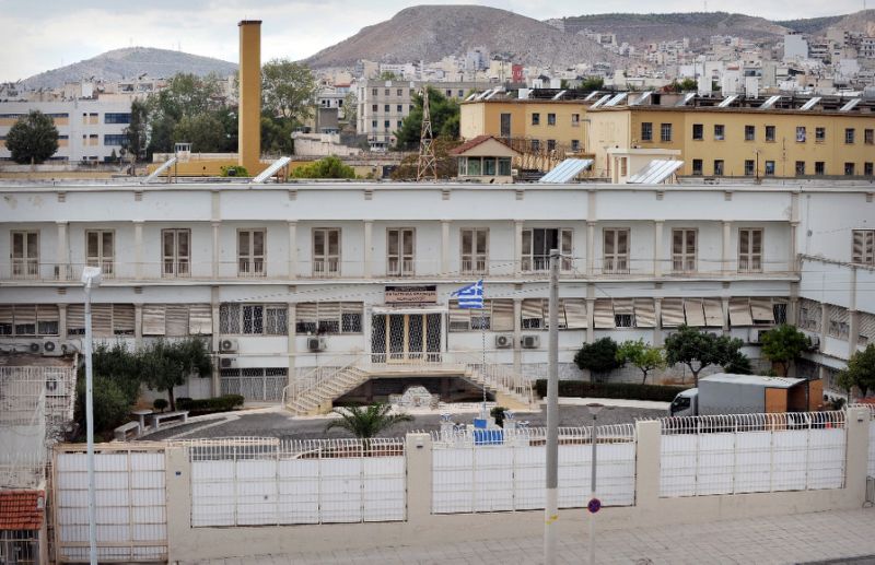 Greqi, shqiptari tenton të arratiset nga burgu, por e pëson keq…