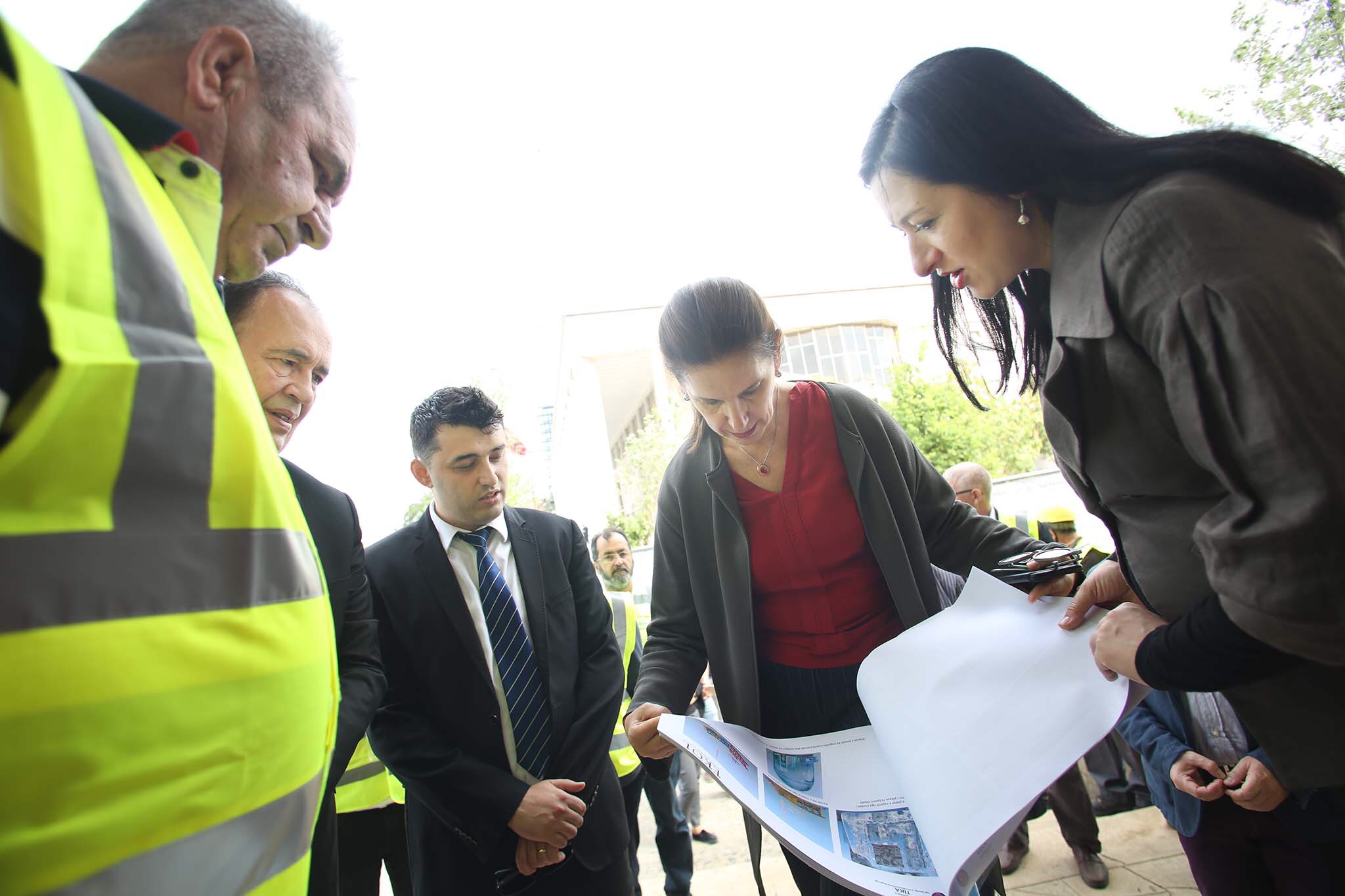 Kumbaro uron Fitër Bajramin me kantierin e restaurimit të Xhamisë së Et’hem Beut (FOTO)