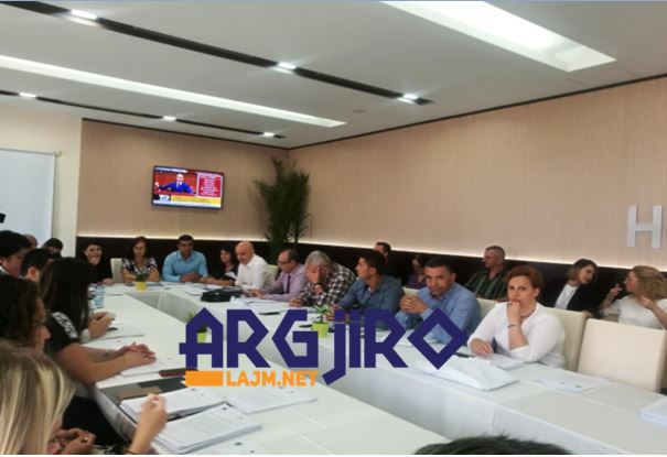 Vazhdon teatri në Këshillin Bashkiak të Gjirokastrës, PD-LSI nuk njeh Vjollca Kokon si kryetare, presin vendimin e Apelit