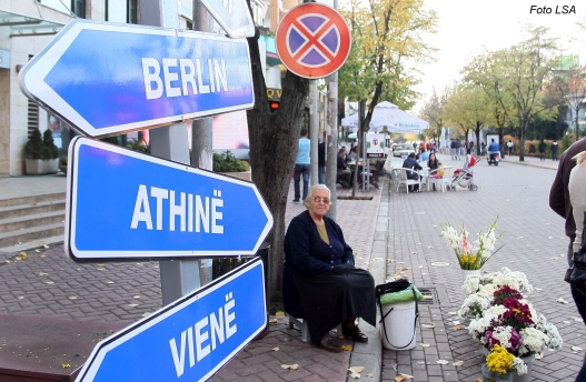 Nga Shqipëria nuk ikin vetëm burrat, 10-fishohet numri i femrave që emigruan gjatë vitit 2017