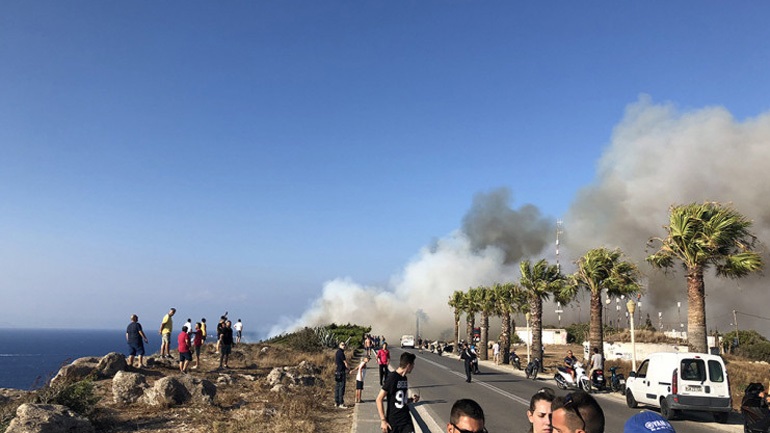 Rëndohet situata në Greqi, tjetër vatër zjarri pranë parkut të famshëm arkeologjik