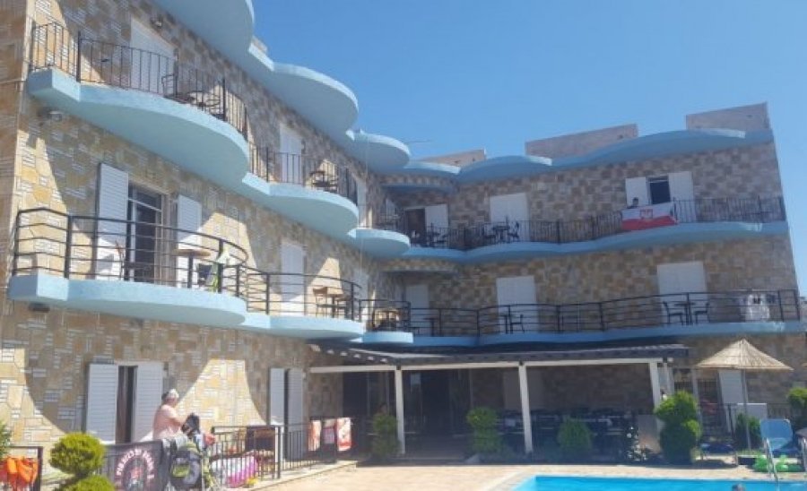 Në kulmin e sezonit turistik, Hetimi Tatimor mbyll 3 hotele në Sarandë