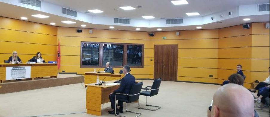 E nisi karrierën në Tepelenë, prokurori i “21 Janarit” hutohet në seancën e Vetting-ut