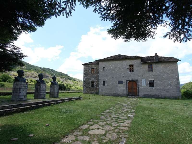 Kumbaro në Përmet, jep lajmin e mirë për restaurimin e shtëpisë së vëllezërve Frashëri