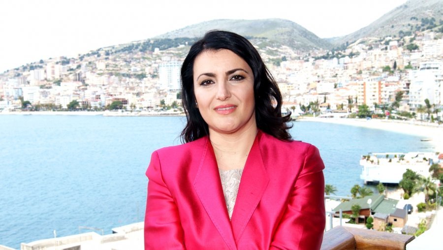 Saranda mbytet me plehra, gjobitet kryetarja e bashkisë