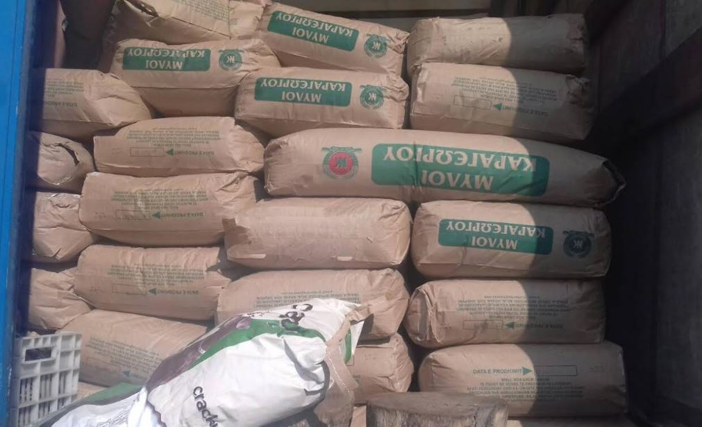 Gjirokastër, bllokohet 27 ton miell i dyshimtë në Kakavijë (FOTO)