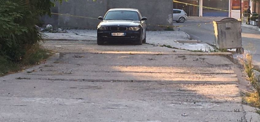 Makinës ‘BMW’ i vendosin tritol, alarmohet shoferi. Policia rrethon vendin e ngjarjes