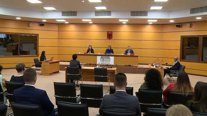 Rifillon vettingu, ja emrat e tjerë që do kalojnë në sitë