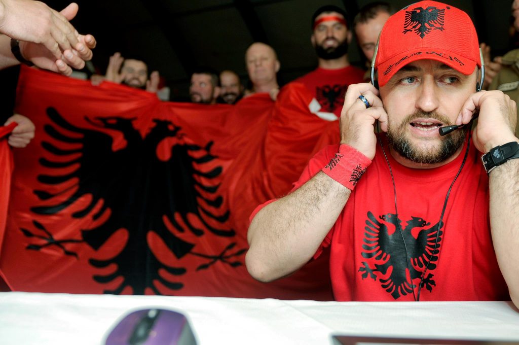 Fotolajm/ NATO e uron kështu Shqipërinë për festën e Pavarësisë…