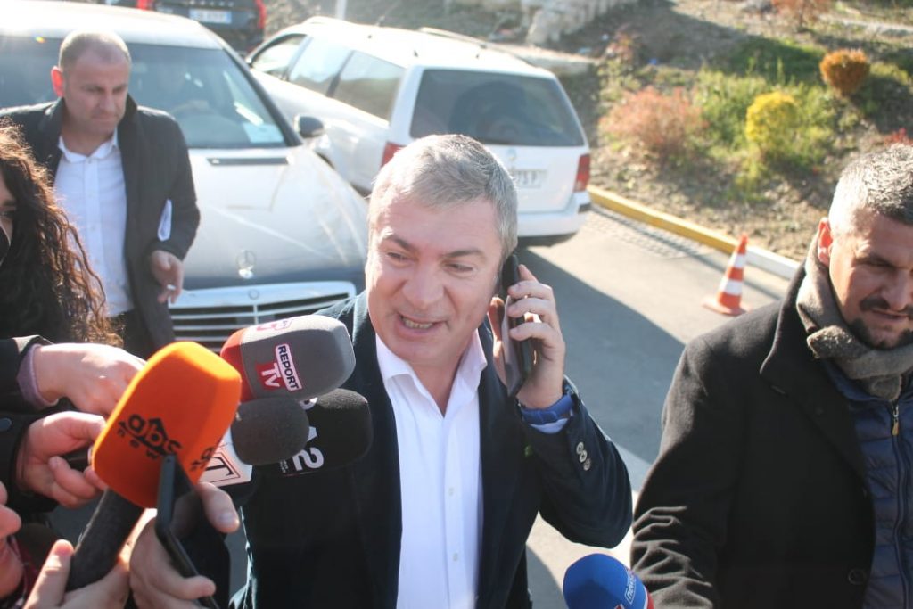 FOTO-LAJM: Shihni se si reagojnë ministrat e shkarkuar