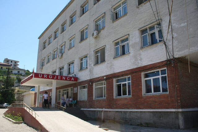 Tragjike, djali 14-vjeçar mbërrin pa jetë në spital